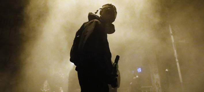 Εξάρχεια: 16 συλλήψεις και 23 προσαγωγές -Υποβλήθηκε σε επέμβαση η γυναίκα που τραυματίστηκε